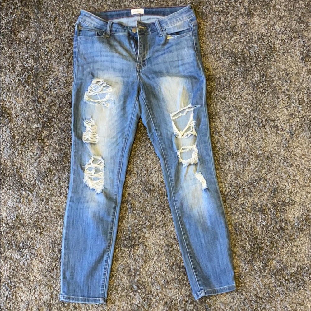 Distressed skinny jeans